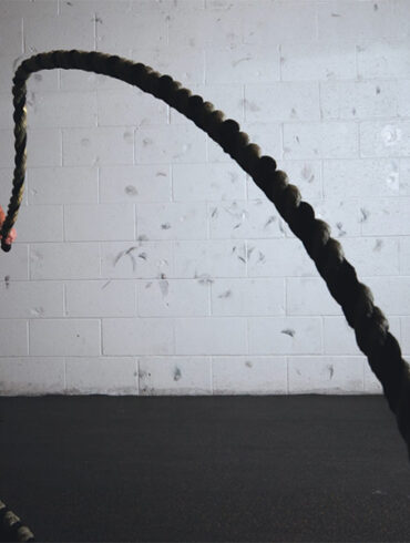 Fitness vrouw touwen