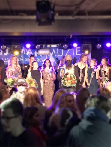 Just Sing deelnemers op podium