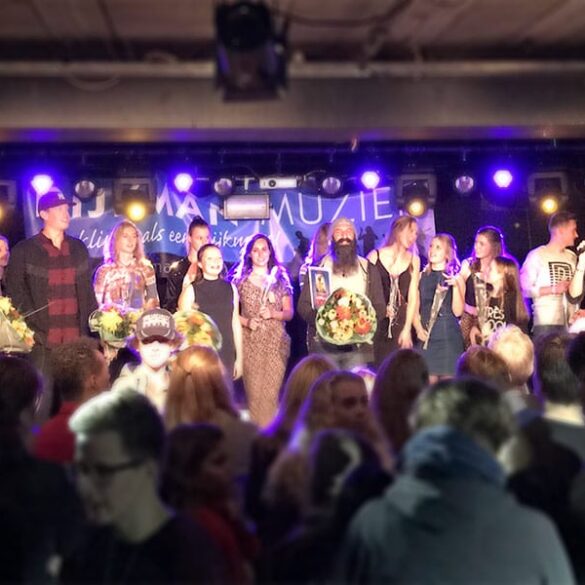 Just Sing deelnemers op podium