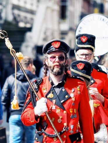 Fanfare tijdens Kijken, Kijken, Kopen