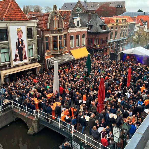 Koningsfeest op de brug