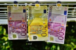 Euro's: biljet van 200 tussen biljetten van 500