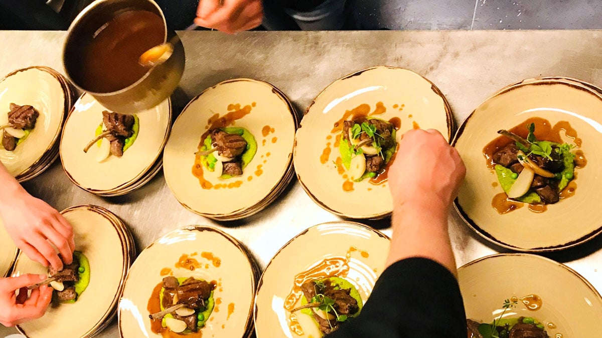 lamsrack-borden-opmaken-keuken