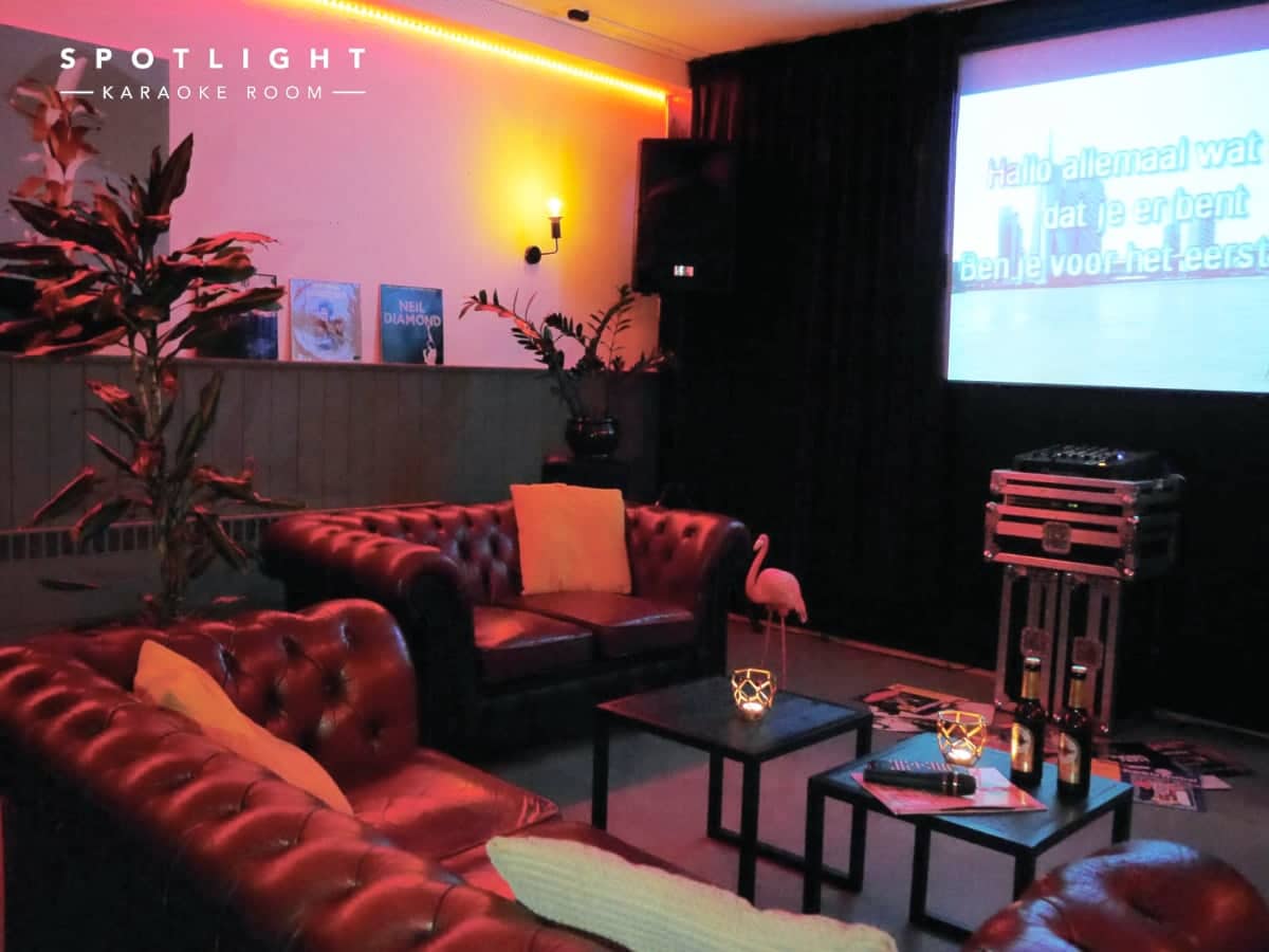 Spotlight karaoke room binnen