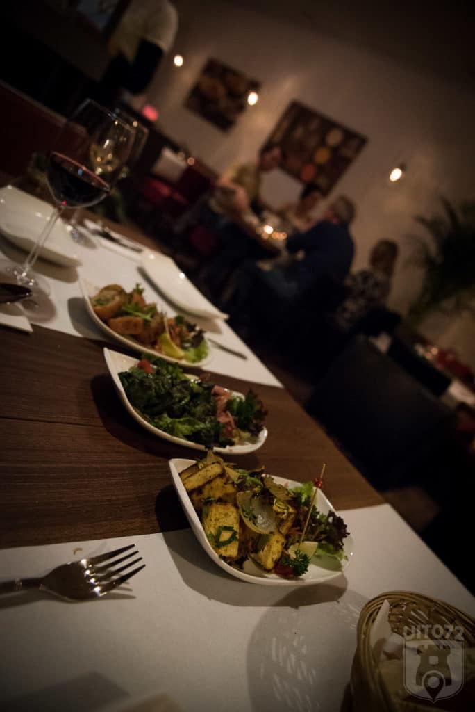 UIT INDIA Alkmaar - voorgerechten op tafel