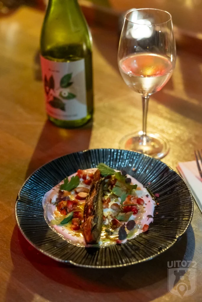 Aubergine met labneh