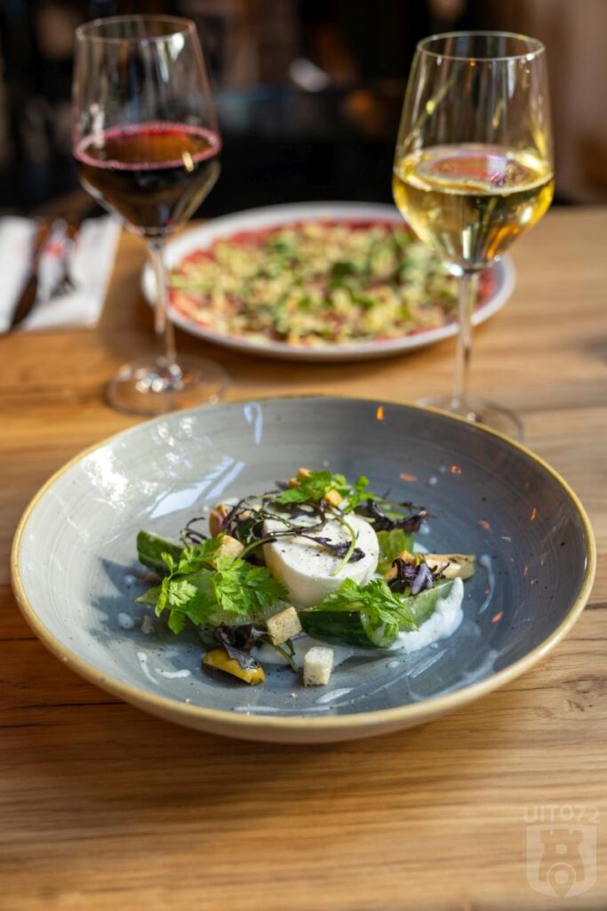 Mozzarella - Komkommer (Eendracht in 't IJkgebouw)