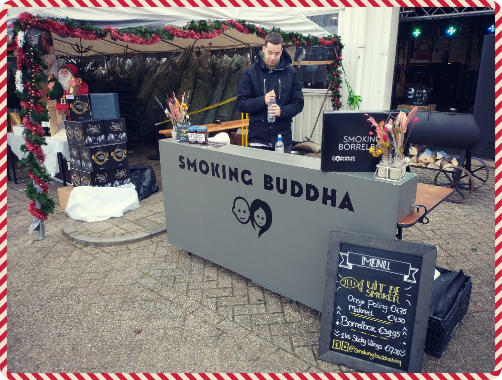 Kerstomen Drive Through Alkmaar Smoking Buddha