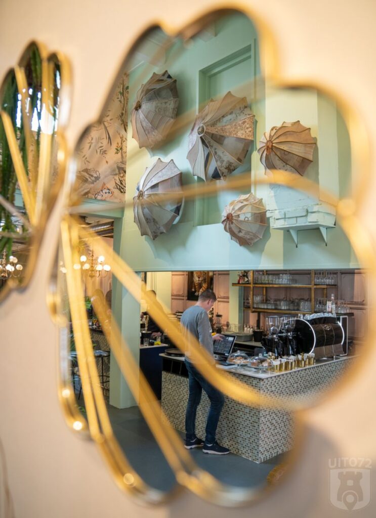 Miss Central: spiegels