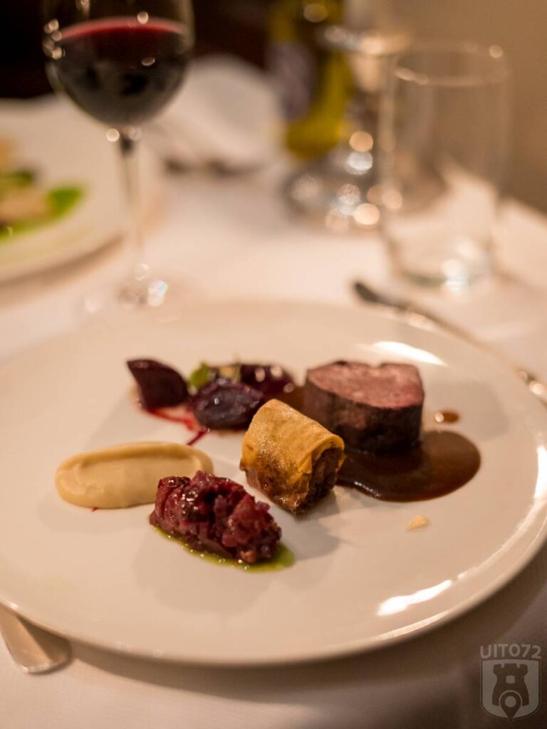 Damhert stoof, tartaar, brickdeeg, aardpeer, biet, eigen jus