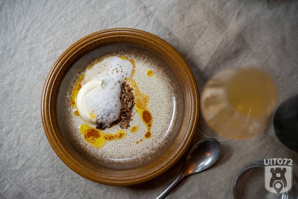 Mousse van Fransje met zwarte peer