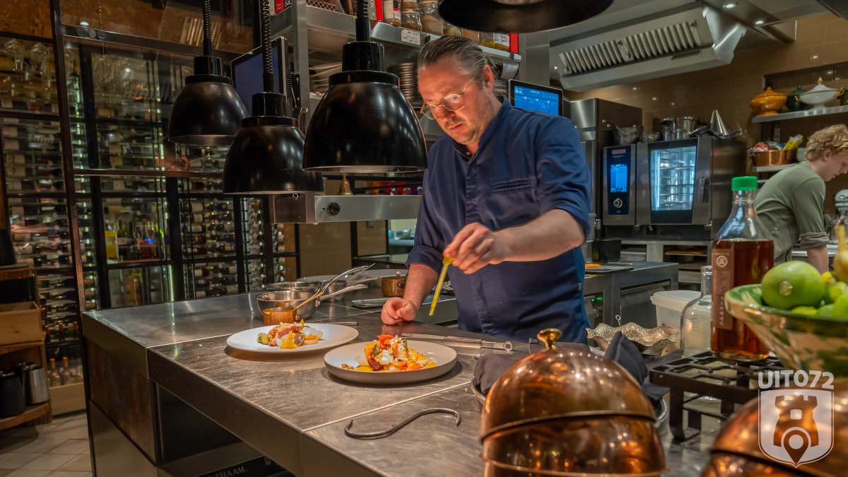 Chef Victor van ElVi in de keuken