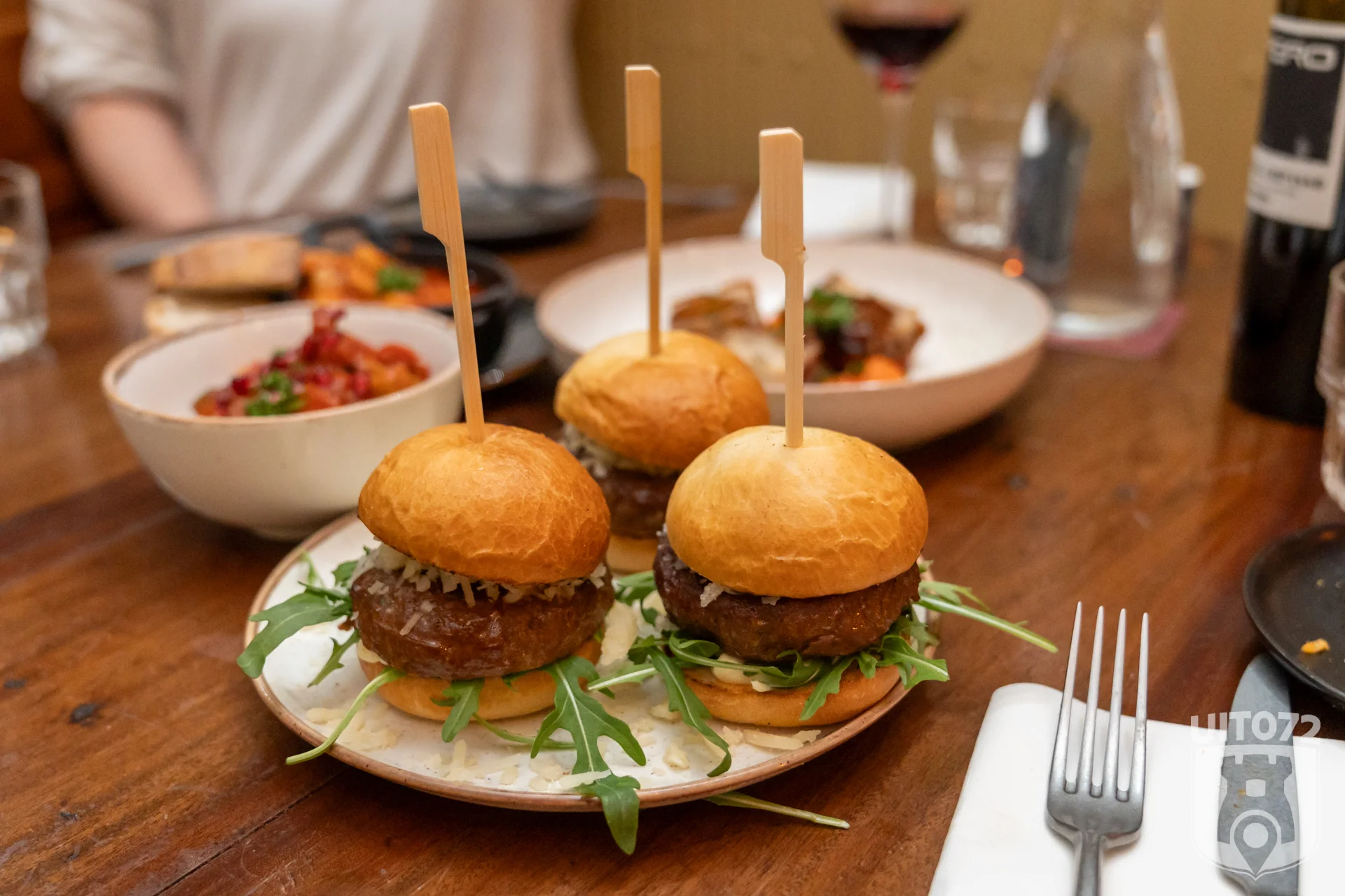 UIT072_RvdE_Jonas-hamburgers