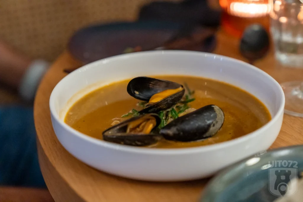 Vissoep met zeevruchten