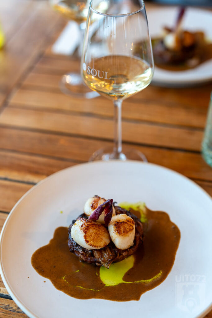 Gebakken coquille | tarte tatin van witlof | lavas olie | vin jaune jus