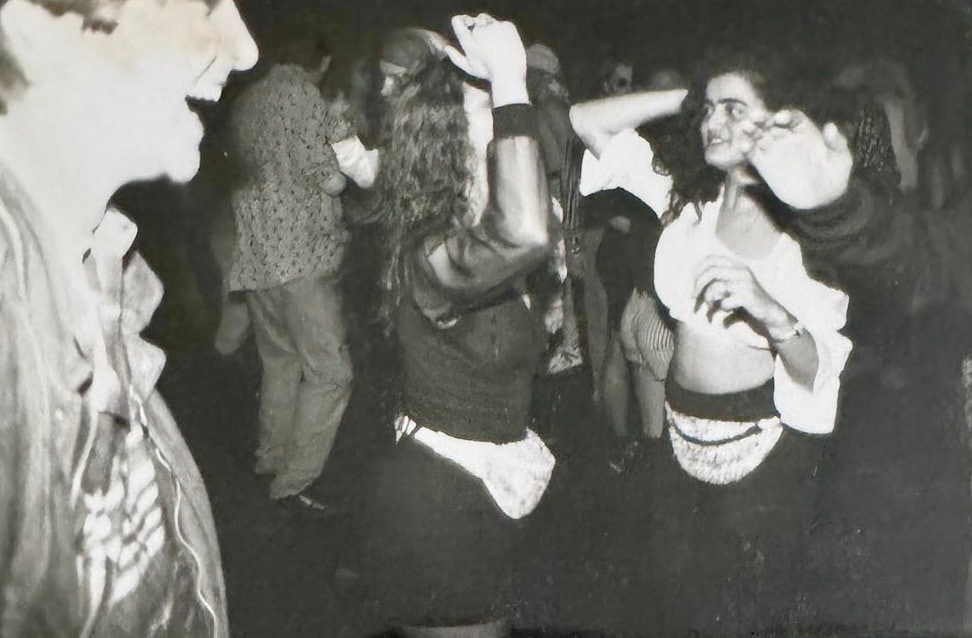 Dansen op de rave in de veilinghal in '92