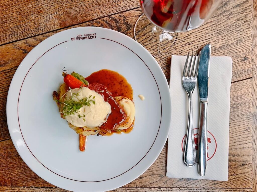 Kalfssukade met truffeljus, aardappelpuree, spitskool en groene asperges