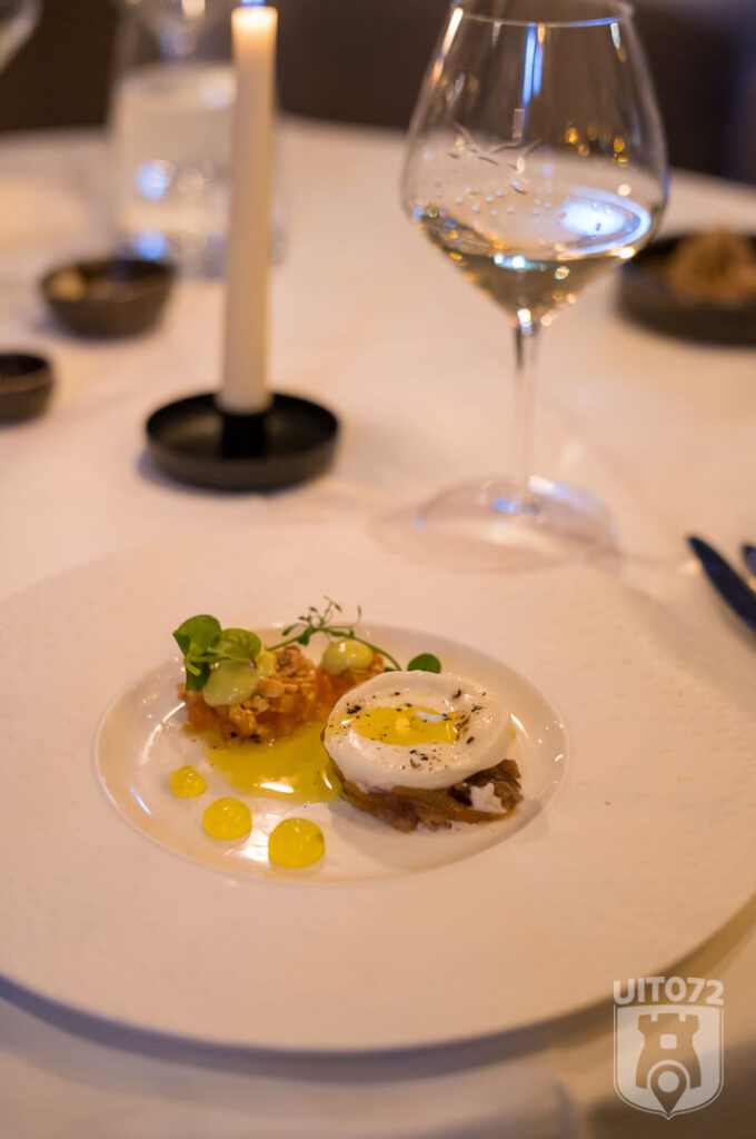 Vega voorgerecht: burrata met tartaar van tomaat (De Essentie Heiloo)