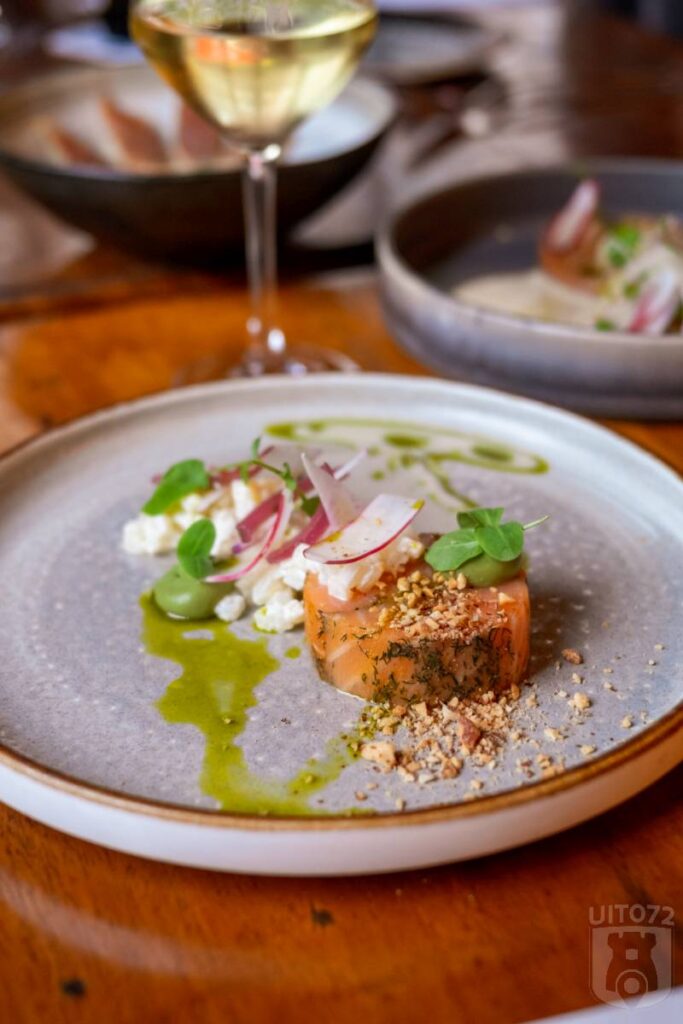 Zalmrouleau | Knolsalade | avocado | zoetzure ui | gezouten citroendressing